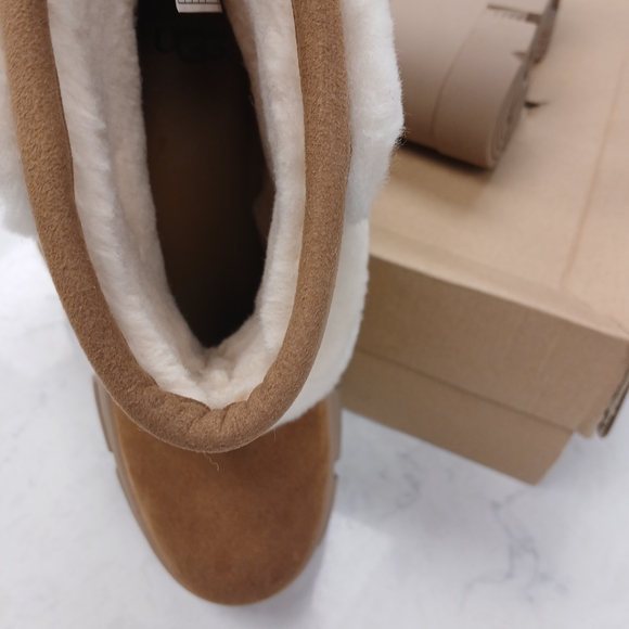 NWT UGG Tan and Cream Winter Boots - Picture 9 of 9